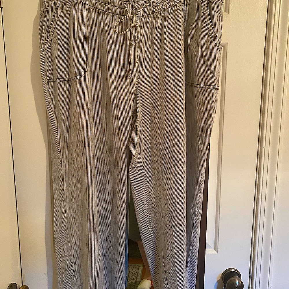 Lane Bryant NWOT, linen wide-legged pants.